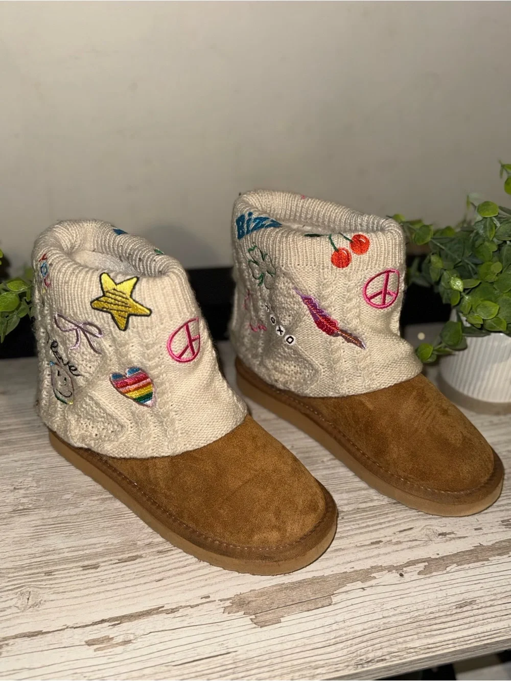 Steve Madden Kids Cream Knit & Brown Suede Embroidered Booties